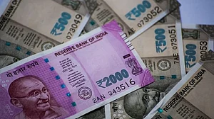 People saving less, household savings moderate in Q3 FY21