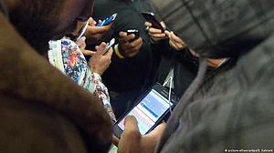 India's electronics sector exports cross Rs 1,85,000 cr, mobiles alone surpass Rs 90K cr