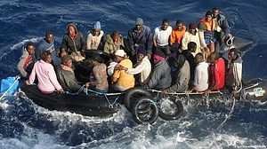 Tunisia rescues 305 Italy-bound migrants from sinking boats