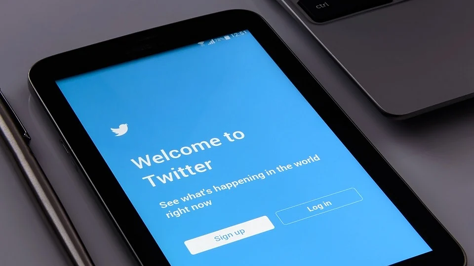 Twitter 'privacy check-in' to let you hide account from searches