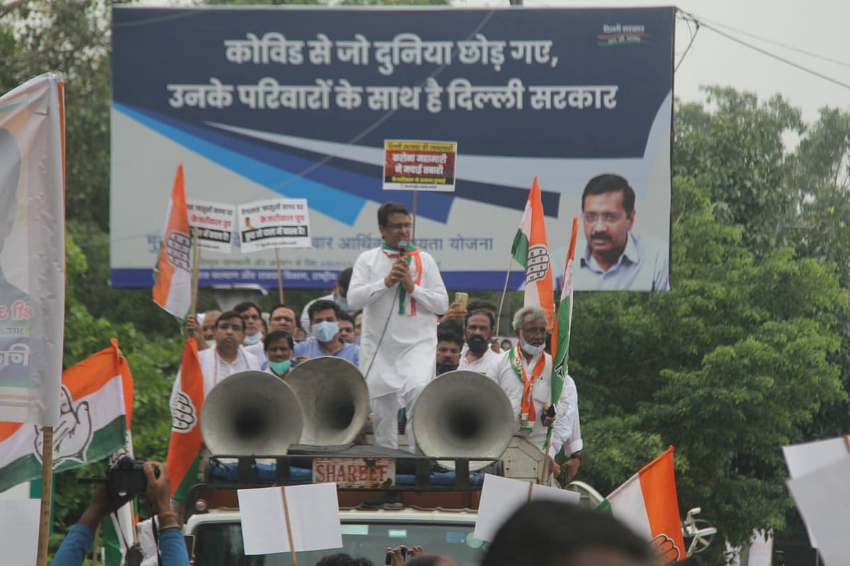 Delhi Congress workers hold protest against city govt over poor Covid management, water crisis