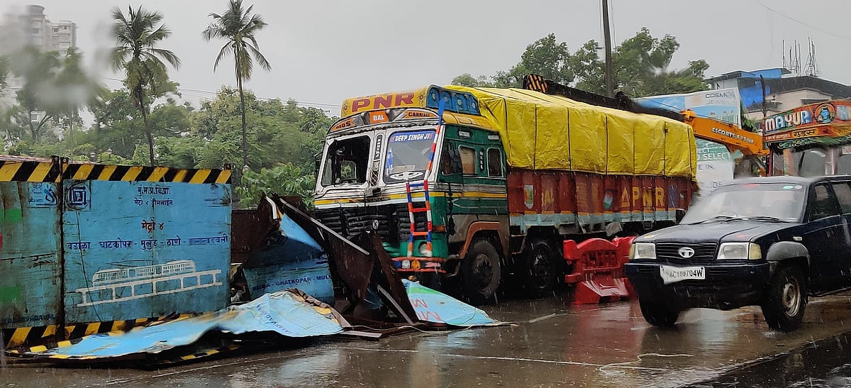 Traffic comes to a halt in Mumbai