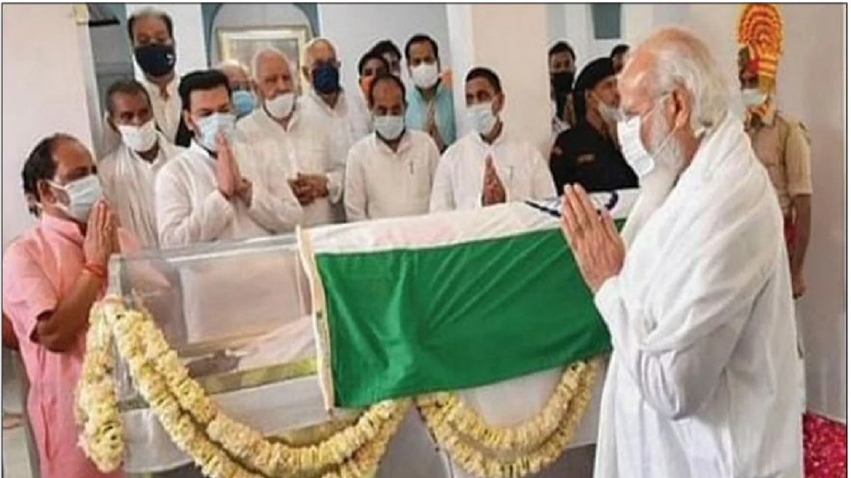 PM Modi paying his last respects to former UP CM Kalyan Singh