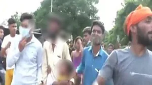 Muslim rickshaw puller being beaten up by Bajrang Dal goons in UP (Photo Courtesy: Social Media)