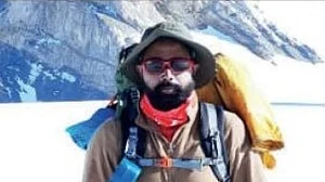 Lucknow banker scales Mount Kun, aims to climb Mount Everest