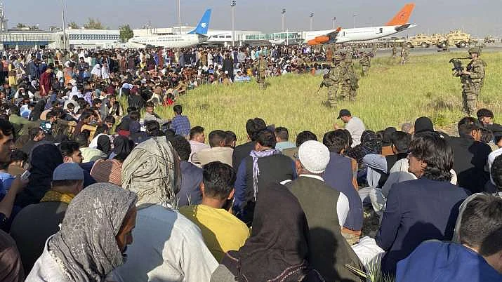 7 people killed in melee near Kabul airport, Taliban blames US for evacuation chaos