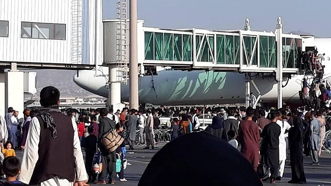 8 people dead in Kabul airport amid chaos