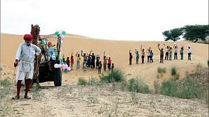 Camels take books to children in the desert