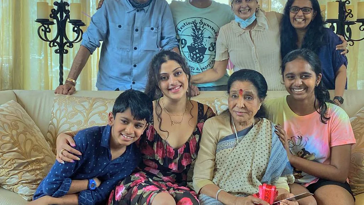 Asha Bhosle with her family