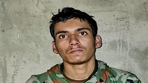 Teenage Pak terrorist captured alive by Army urges handlers across LoC to take him back home