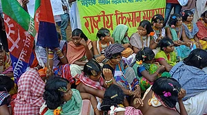 Adivasis of Odisha’s Niyamgiri lend support to movement against against Vedanta’s zinc plant in Gujarat