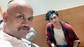 KP Gosavi in selfie with Aryan Khan at NCB office