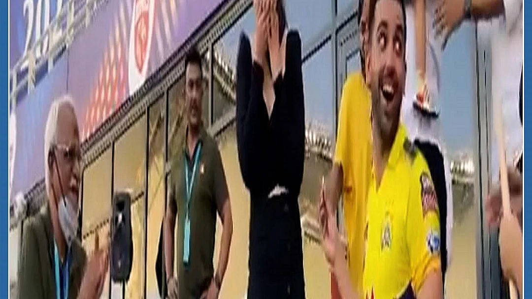 Watch: Deepak Chahar proposes to girlfriend after CSK's IPL game, she said yes