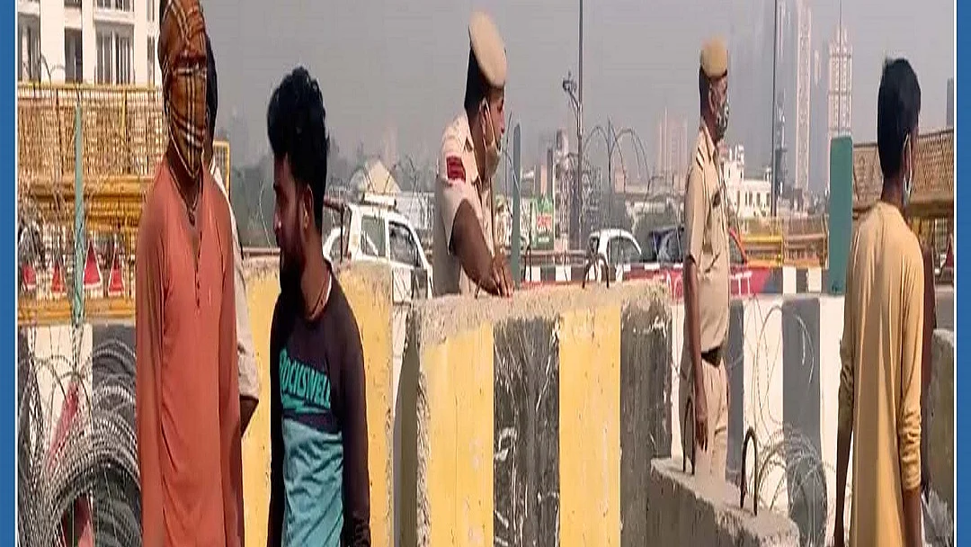 Delhi Police removes barricades from Tikri and Ghazipur