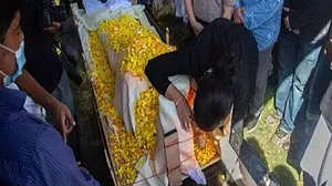 Muslims help perform last rites of Hindu neighbour in J&K