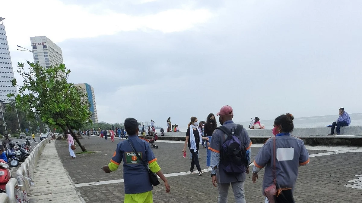 The marshals misbehaved, and refused to show their ID