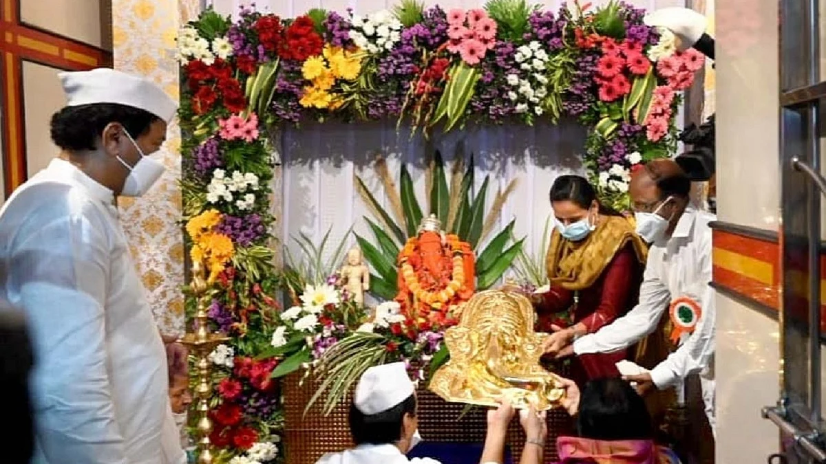 Maharashtra: After 9 years, Lord Ganesha dons his gold 'mukhauta' again