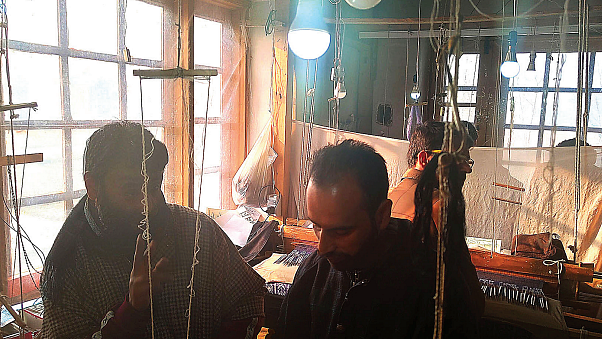 Kashmiri weavers of Pashmina ‘Kani’ shawls left in the lurch