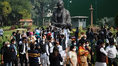 File image of Opposition leaders demanding repeal of farm laws in Parliament precincts