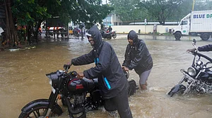 Heavy rains continue in Kerala, alert in 7 districts