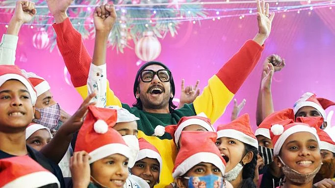 Superstar Ranveer Singh spreads Christmas cheer with kids by showing them 83!