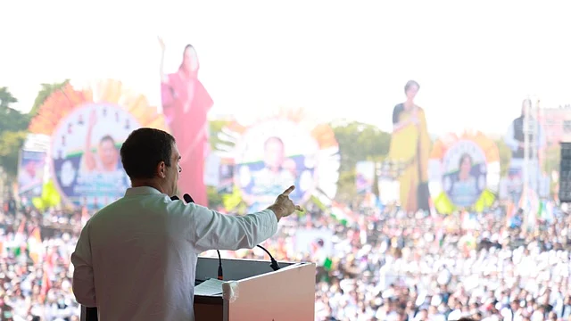 Rahul Gandhi addressing a massive 'Mehengai Hatao' rally in Jaipur, Dec 12, 2021