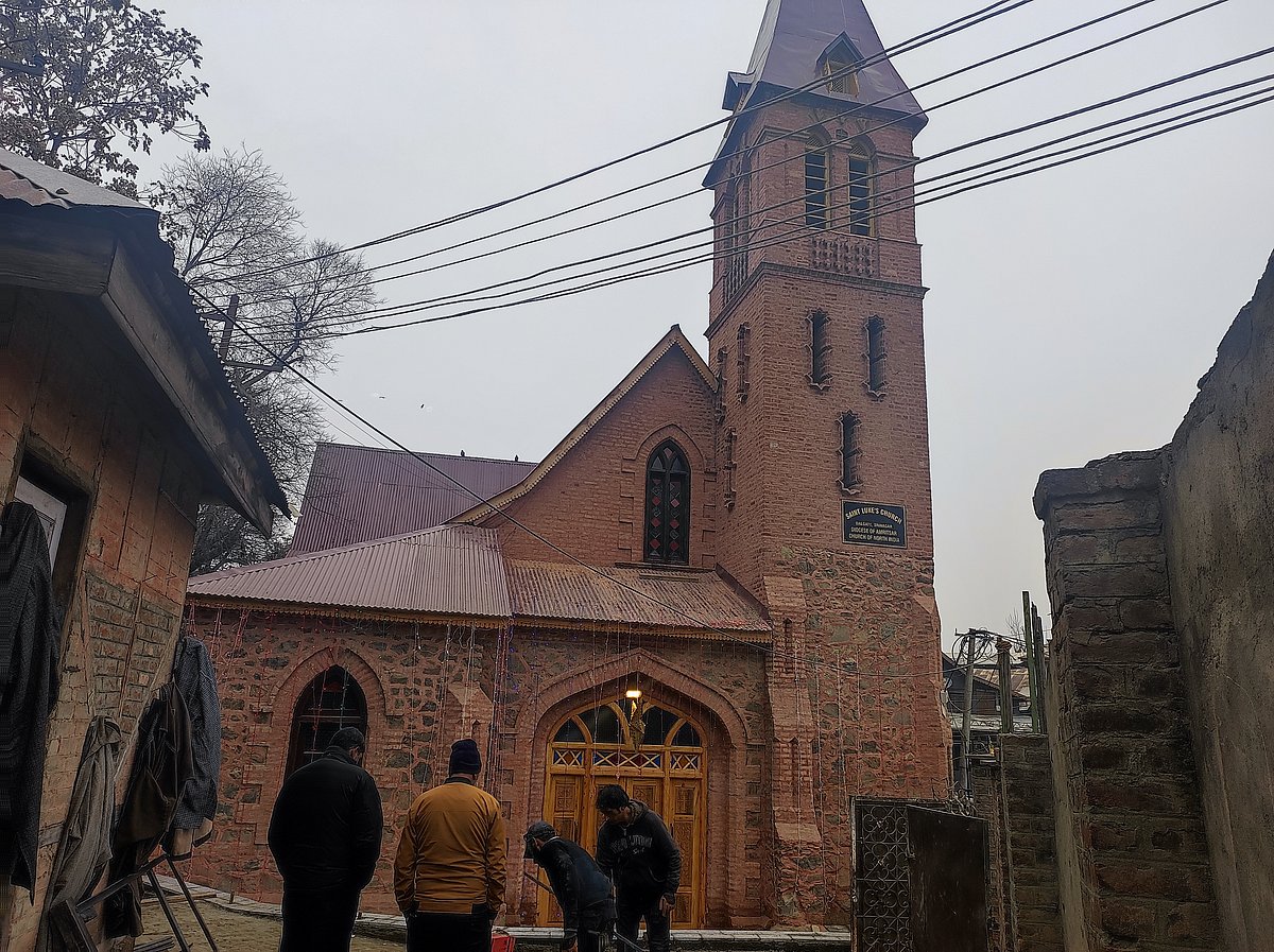 Prayers held on Christmas after 30 years in Srinagar Church