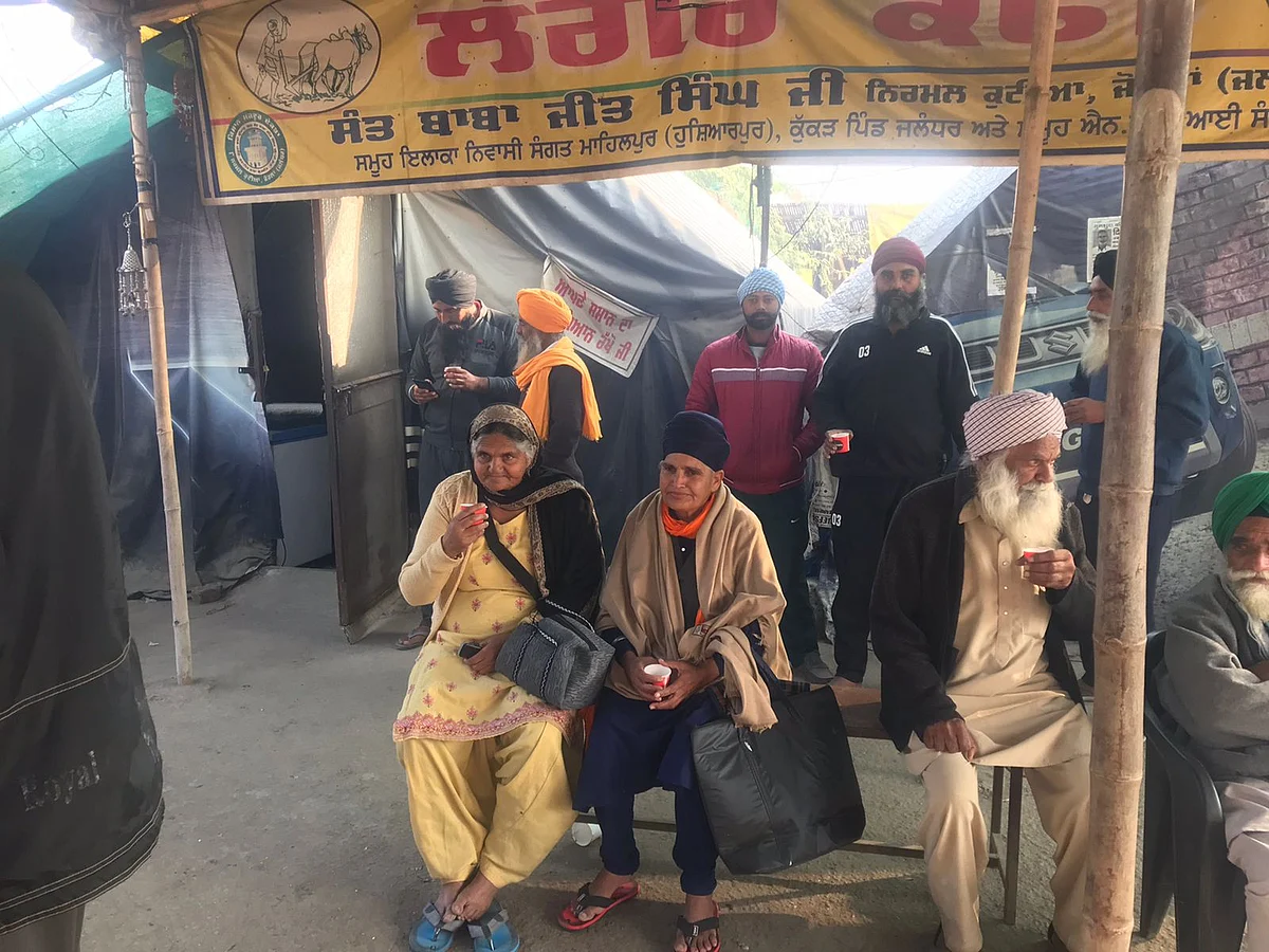 Farmers pack up with feel of victory, happiness, loss and many memories; battle was won, struggle to continue