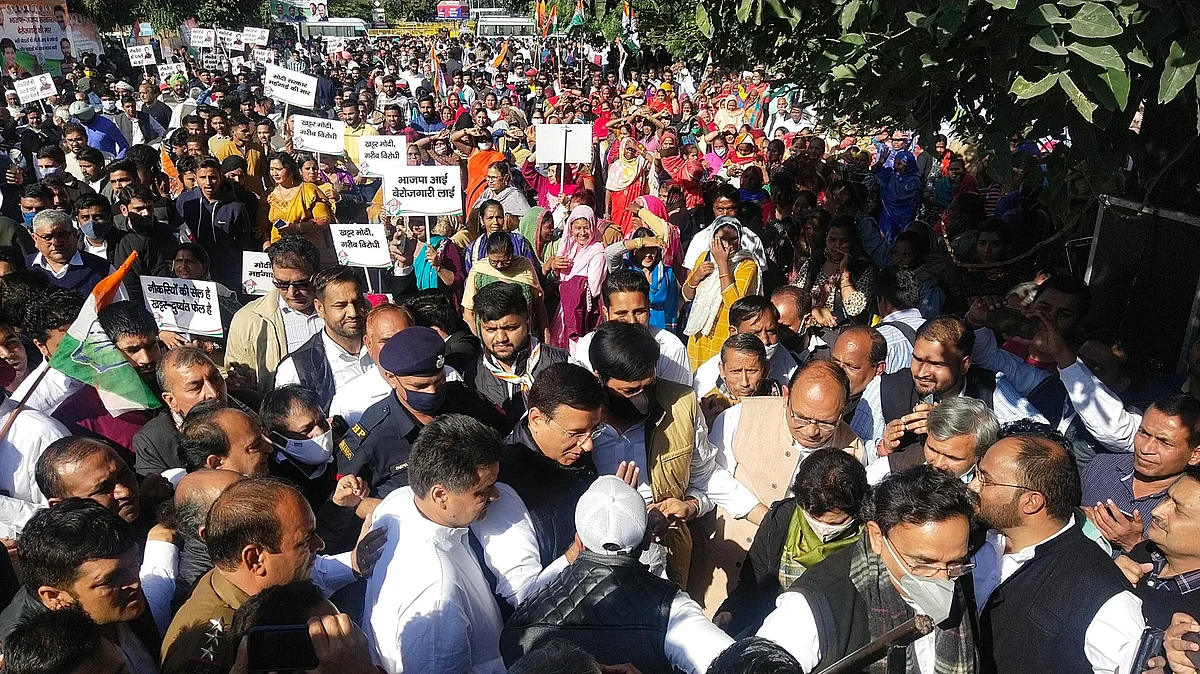 Haryana police detains Congress leaders for protesting against ‘recruitment scam’ under BJP-JJP govt
