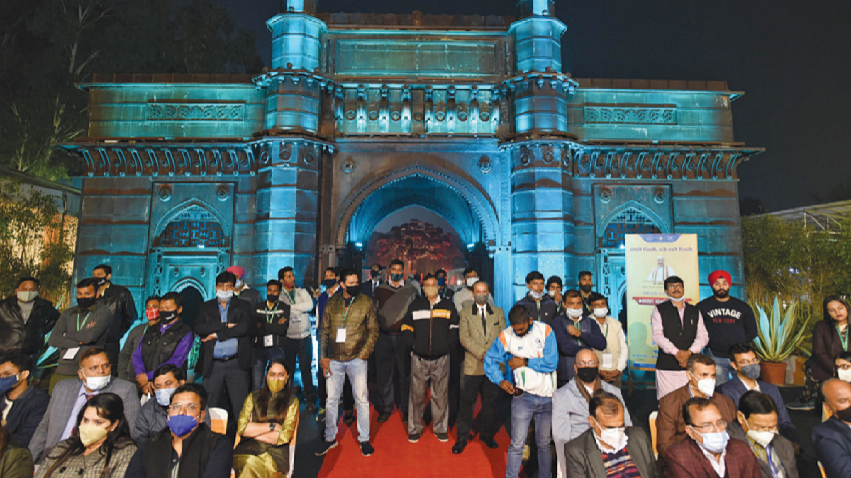 Delhi Musings: Politics at Bharat Darshan Park and competing billboards of men, not products