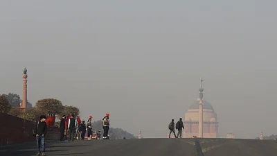 Foggy morning in Delhi, air still 'very poor'