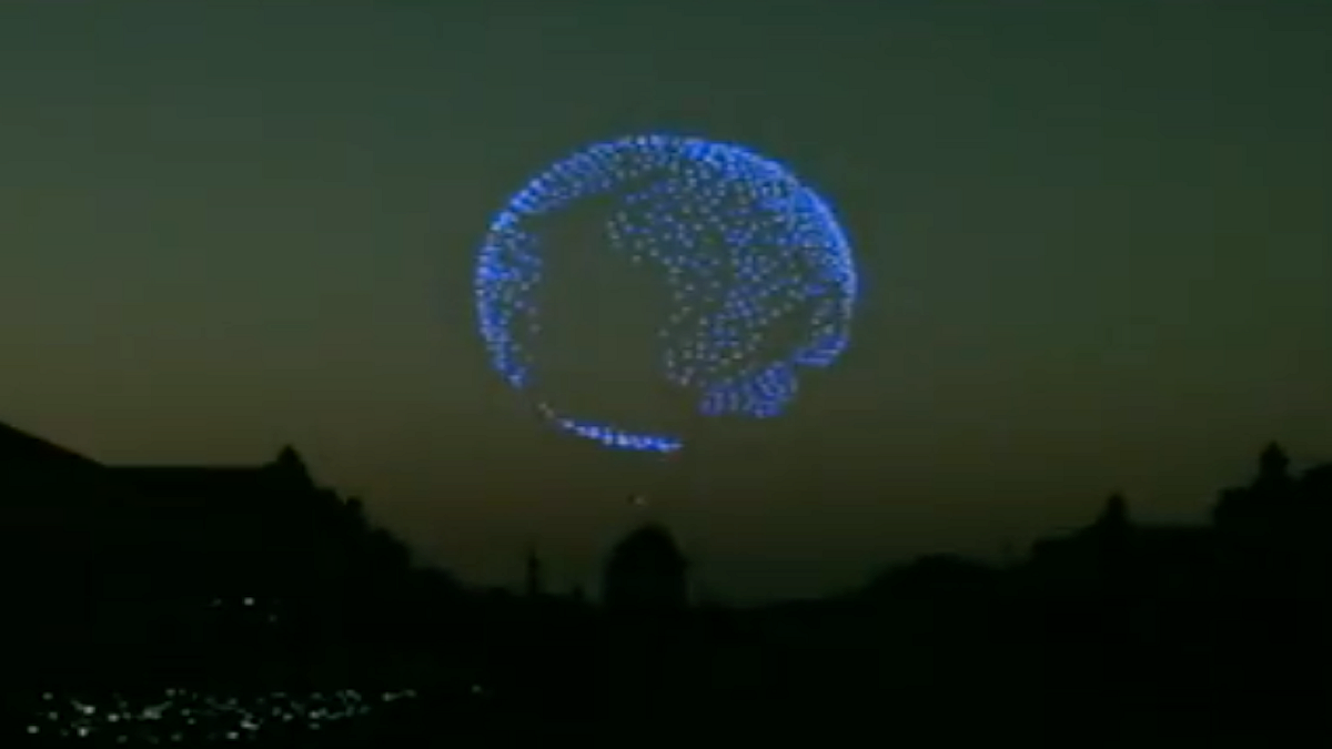 LIVE News Updates:1000 Made in India drones make different formations during Beating Retreat ceremony in Delhi
