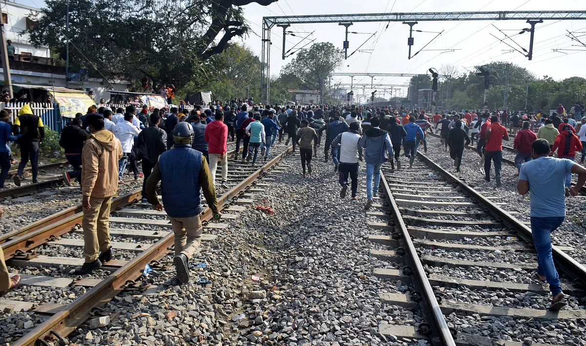 UP: Police brutally thrash students protesting at Prayagraj railway station; photos, videos go viral