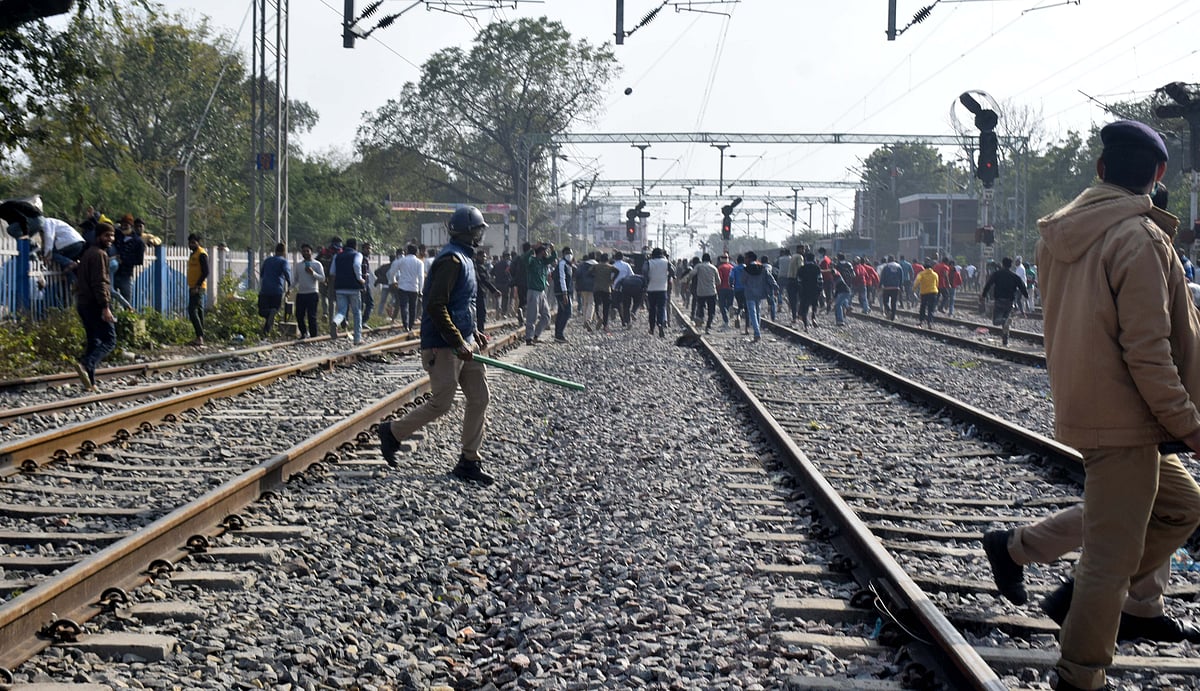 UP: Police brutally thrash students protesting at Prayagraj railway station; photos, videos go viral