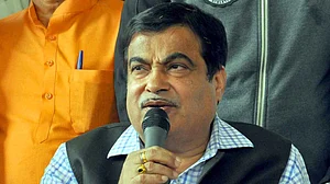 Gadkari compares Yogi with lord Krishna