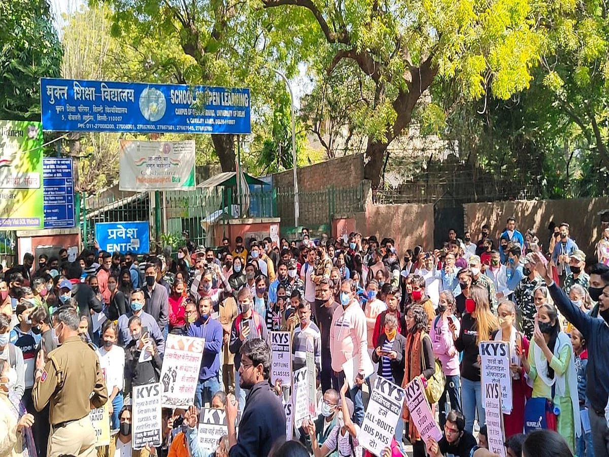Students of School of Open Learning, DU, allegedly beaten up by authorities inside principal’s office