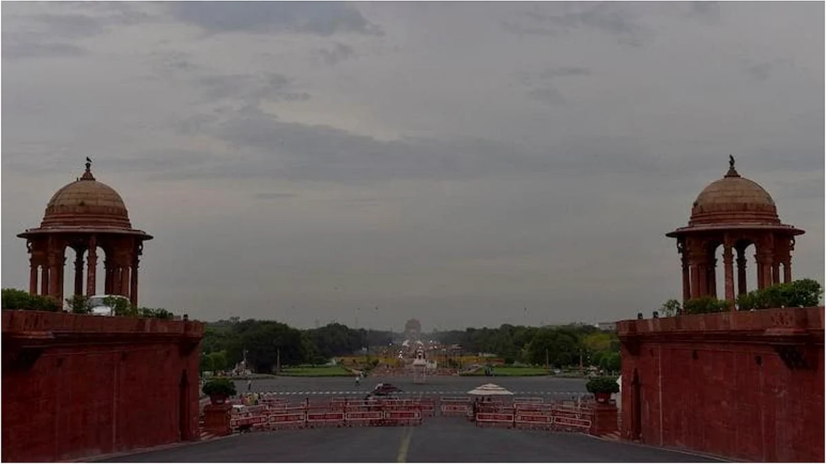 Clear skies in Delhi, minimum settles below normal