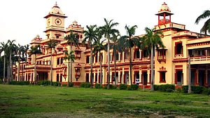 BHU students learn how to make cow dung cakes, video goes viral