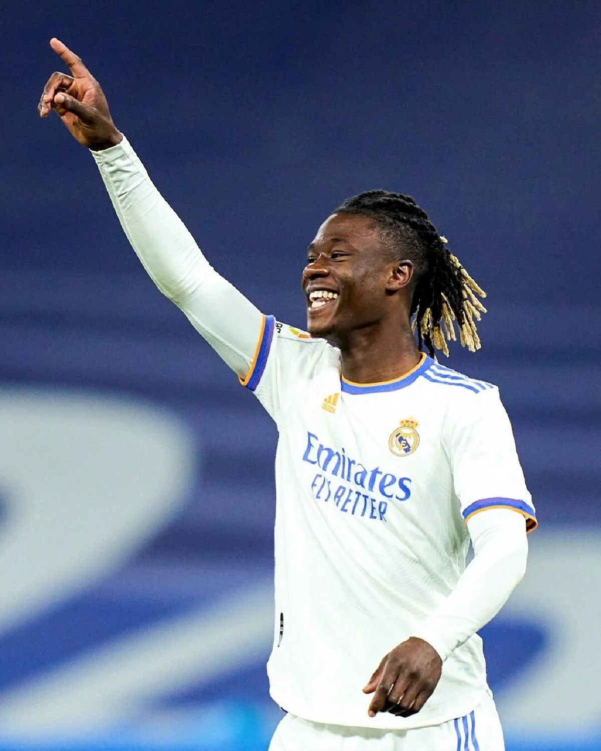 Real Madrid move eight points clear, VAR helps Barca to controversial win