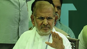 'Consider on humanitarian grounds', SC to Centre on Sharad Yadav plea on vacating govt bungalow