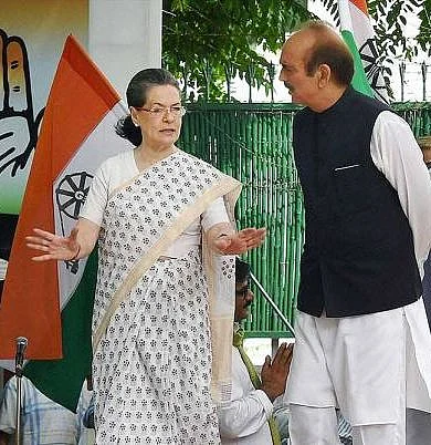 Sonia Gandhi with Ghulam Nabi Azad (File photo)