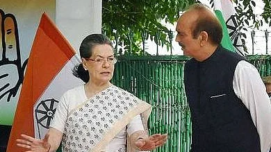 Sonia Gandhi with Ghulam Nabi Azad (File photo)