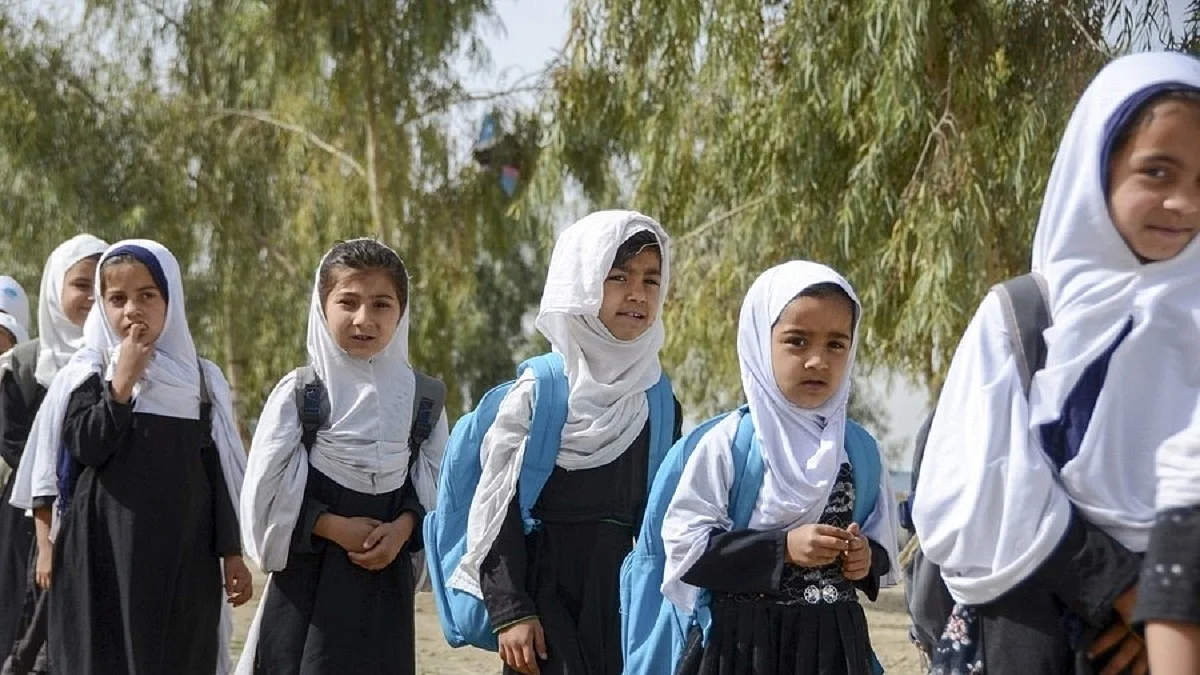 Taliban shuts Afghan girls' schools just hours after reopening
