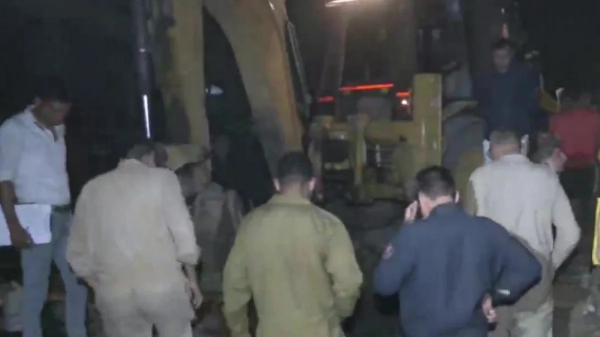 4 fall into sewer in Delhi, rescue efforts underway