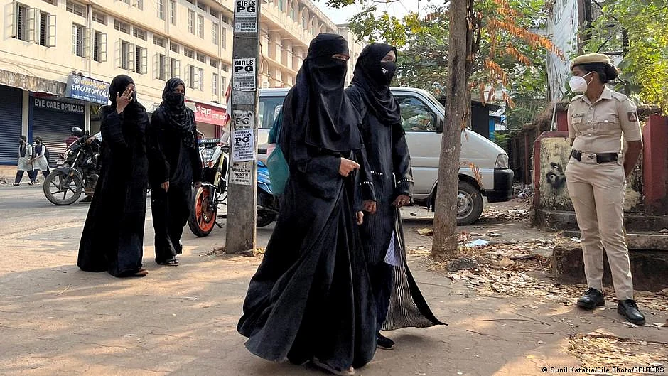 SC to set up bench to hear pleas against Karnataka HC order refusing to lift ban on hijab