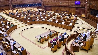 Kerala Assembly unanimously passes resolution against LIC disinvestment