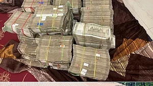 Lonavla rural police confiscate cash worth Rs 4 crore from car