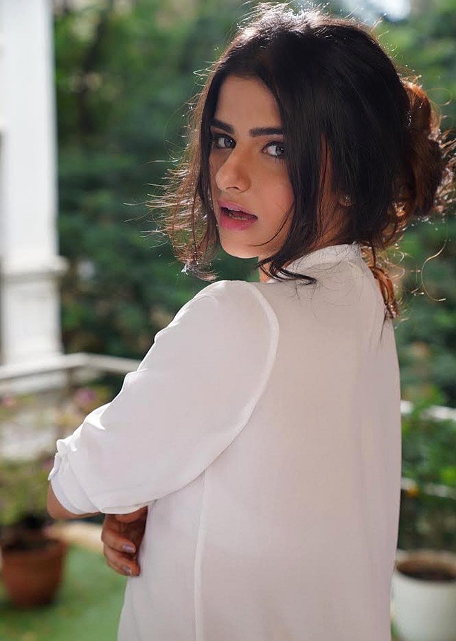 Star kids too have to face challenges, says Bhagyashree's daughter