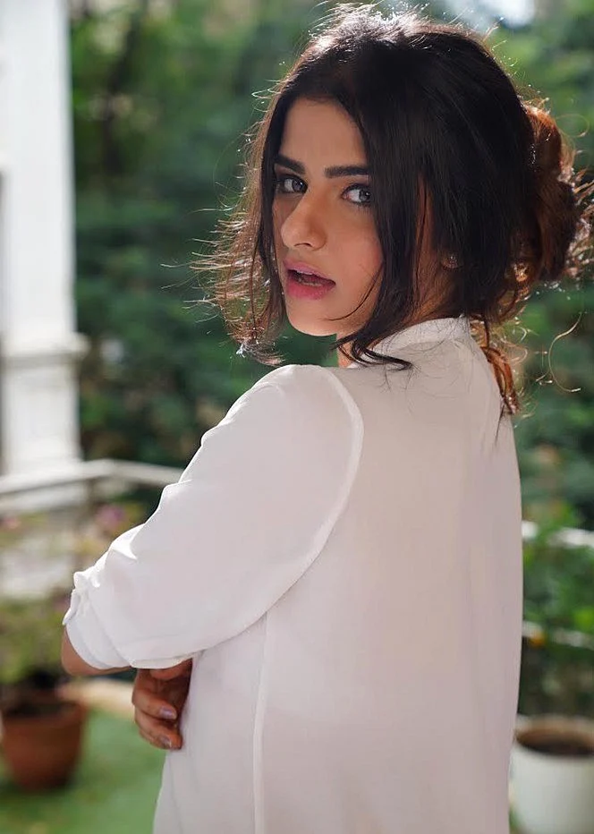 Star kids too have to face challenges, says Bhagyashree's daughter