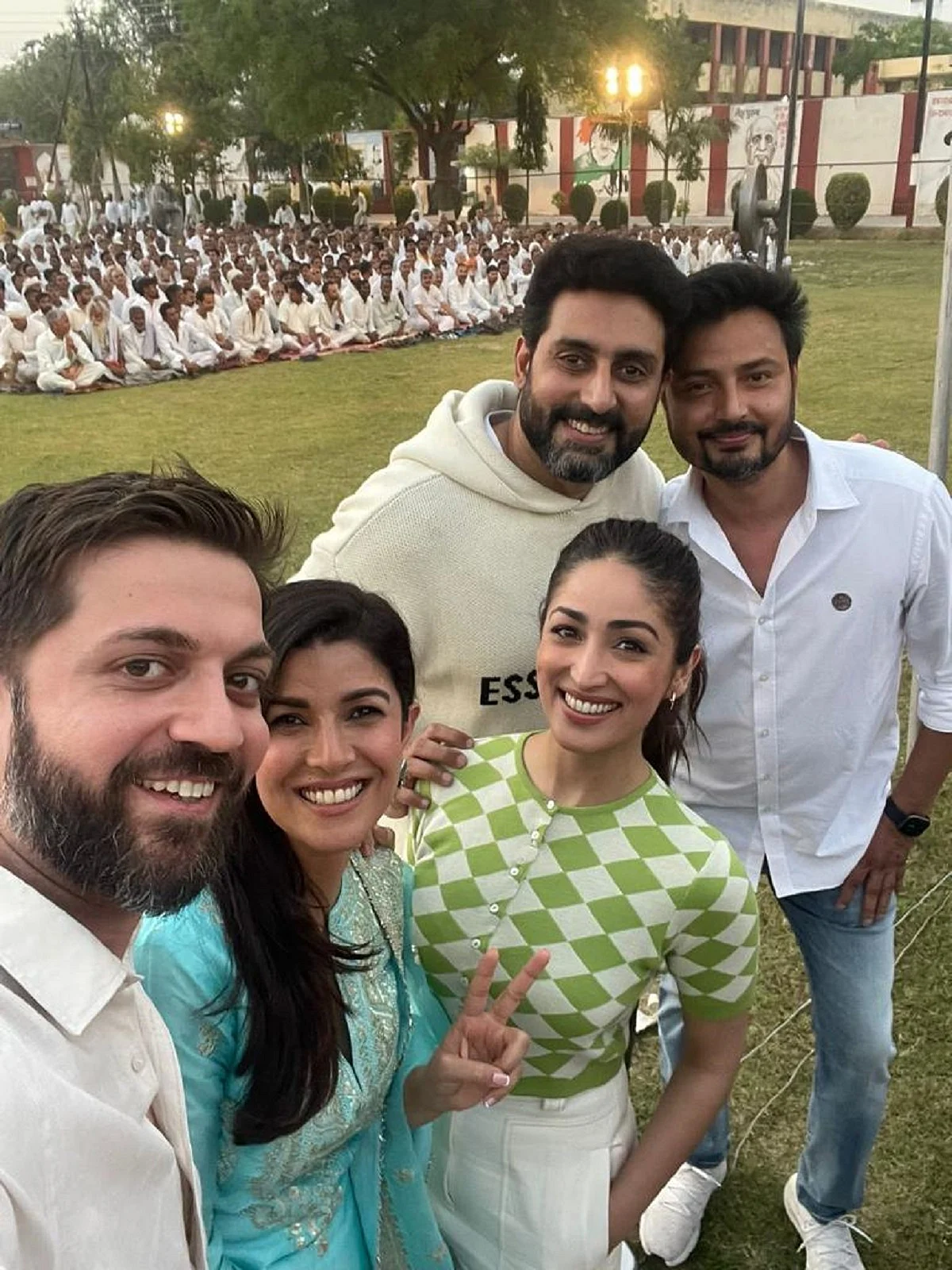 Abhishek Bachchan holds screening of 'Dasvi' in Agra jail, fulfills his promise